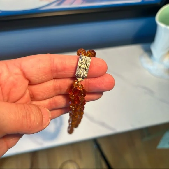 Elegant Amber Beaded Necklace - Picture 8 of 10